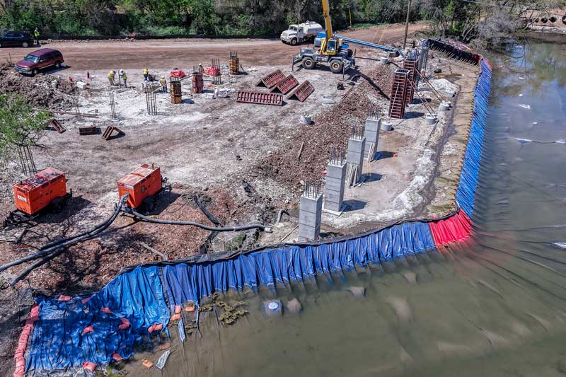 Cofferdam system holding back water